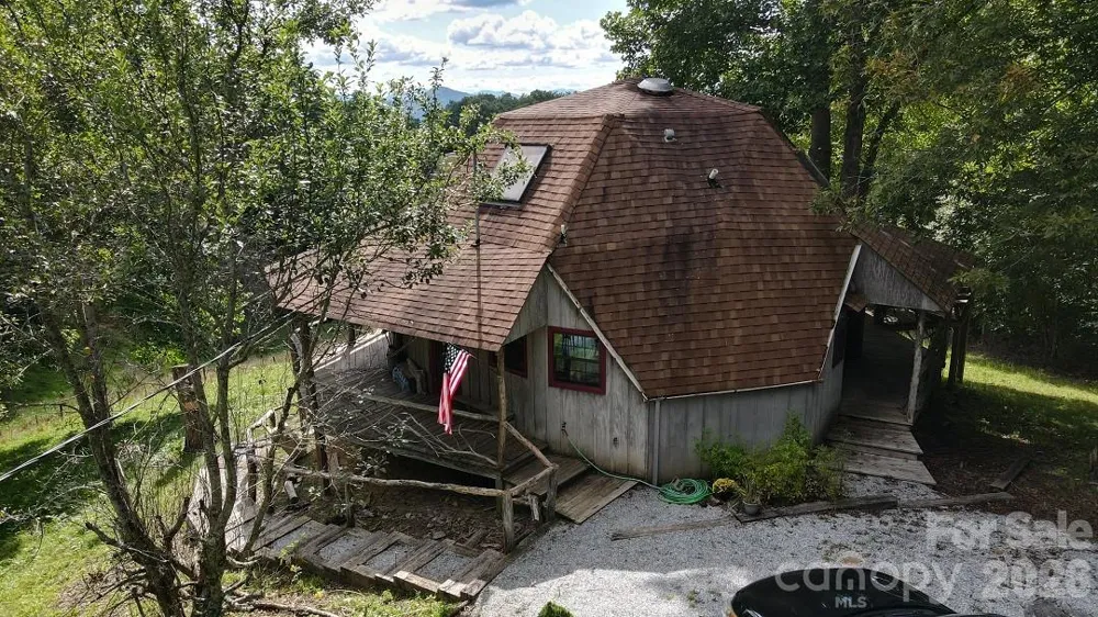 745 Broom Road Tuckasegee, NC 28783