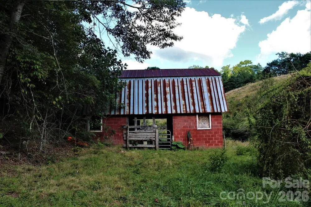 745 Broom Road Tuckasegee, NC 28783