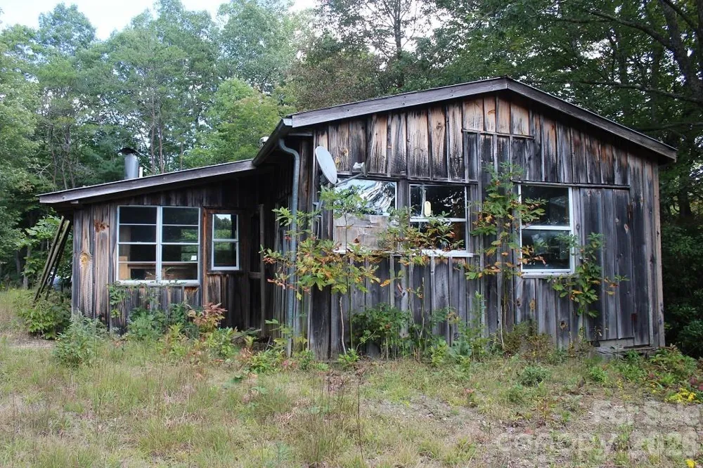 745 Broom Road Tuckasegee, NC 28783