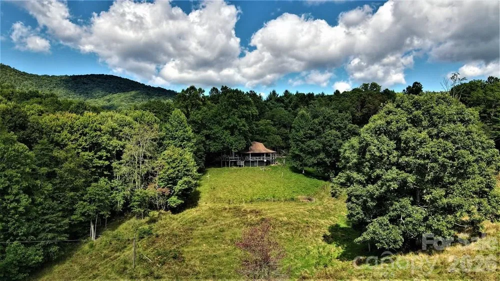 745 Broom Road Tuckasegee, NC 28783