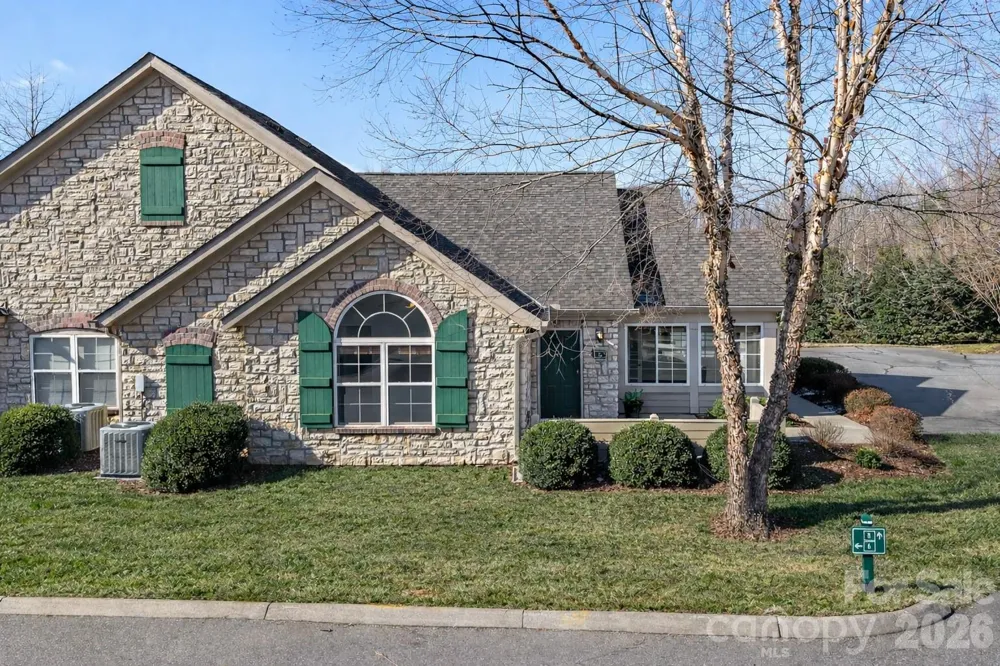 6 Mountain Meadow Circle Weaverville, NC 28787