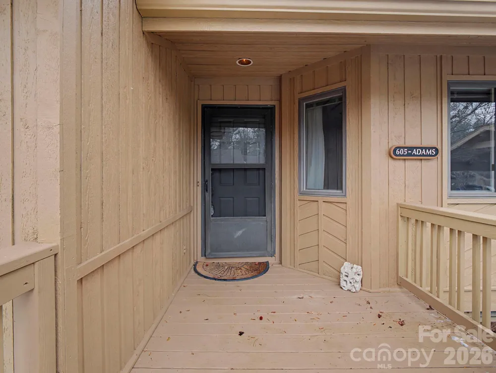 605 Red Oak Drive Hendersonville, NC 28791