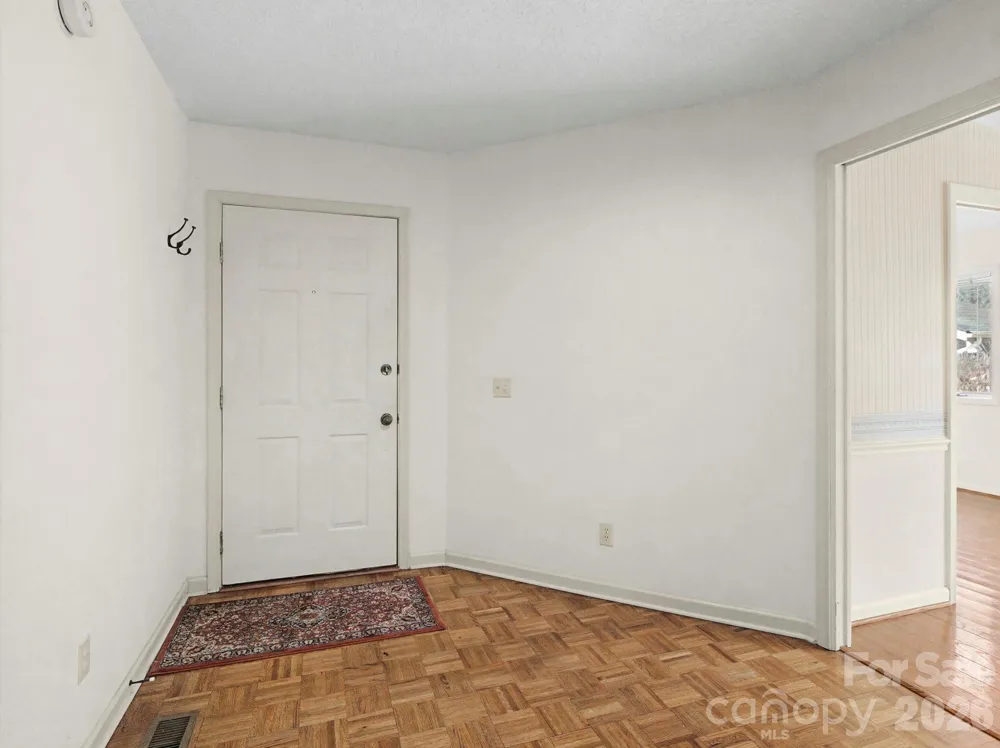 605 Red Oak Drive Hendersonville, NC 28791