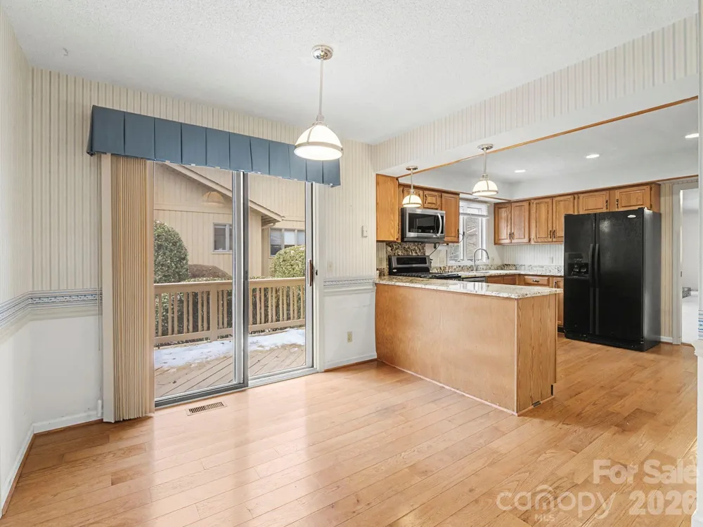 605 Red Oak Drive Hendersonville, NC 28791