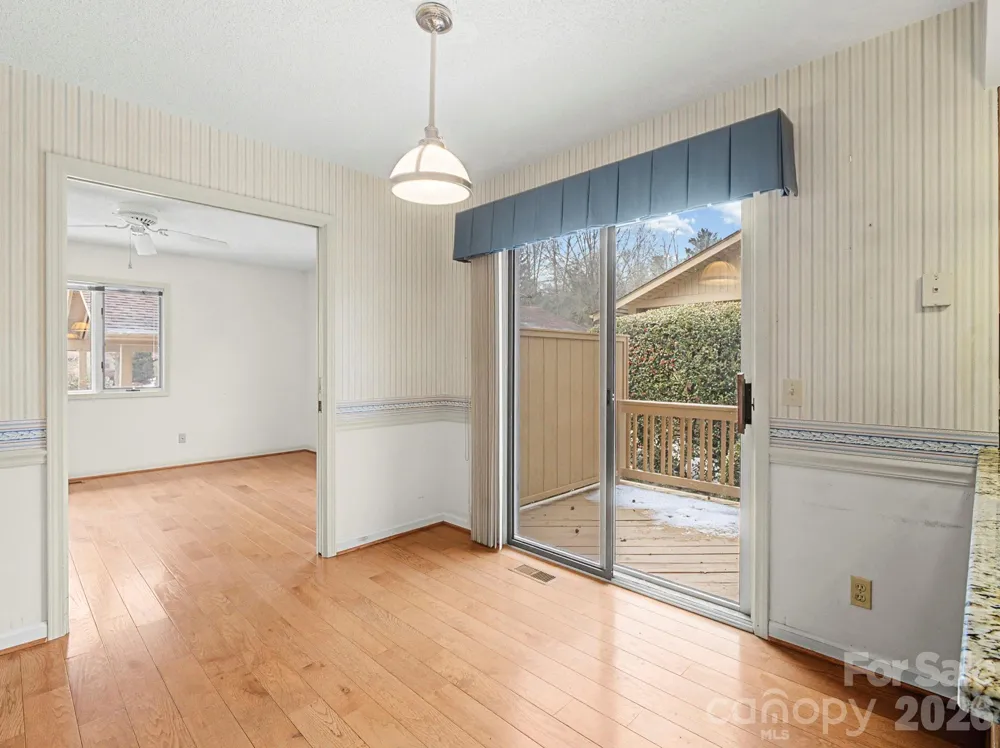605 Red Oak Drive Hendersonville, NC 28791