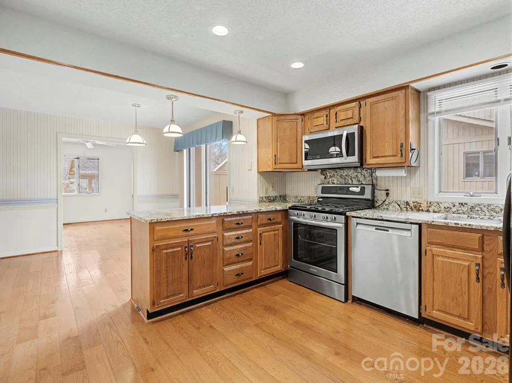605 Red Oak Drive Hendersonville, NC 28791