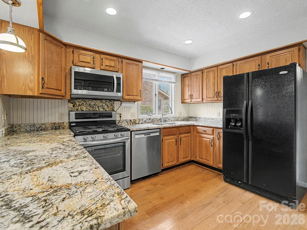 605 Red Oak Drive Hendersonville, NC 28791