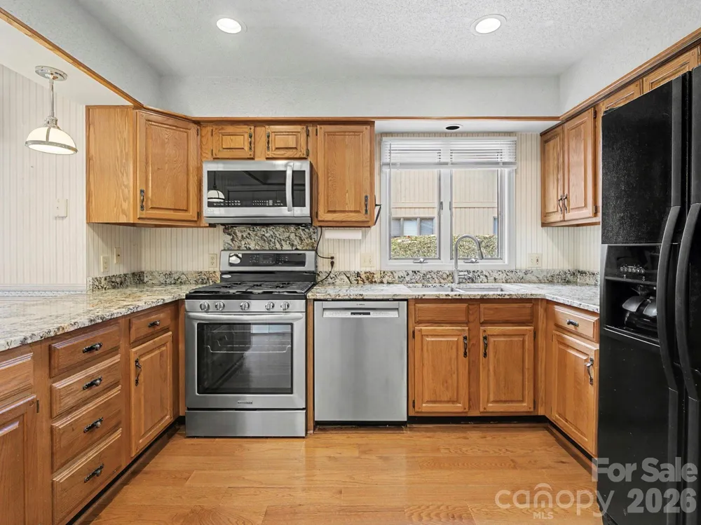605 Red Oak Drive Hendersonville, NC 28791