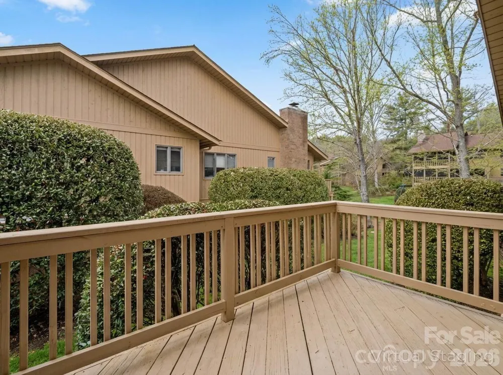 605 Red Oak Drive Hendersonville, NC 28791