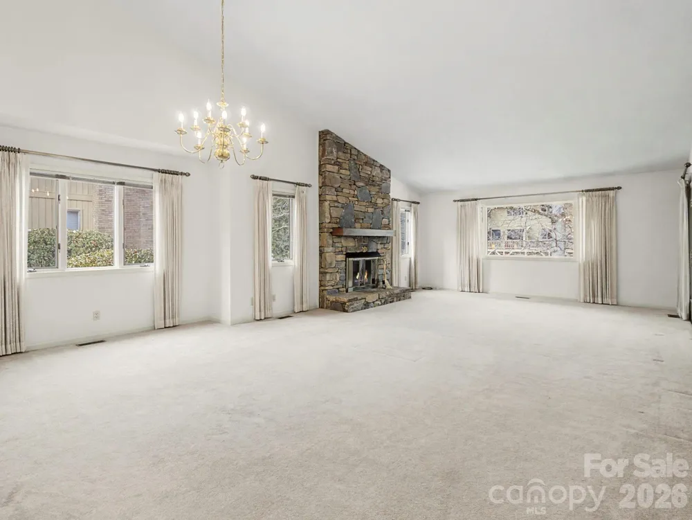 605 Red Oak Drive Hendersonville, NC 28791
