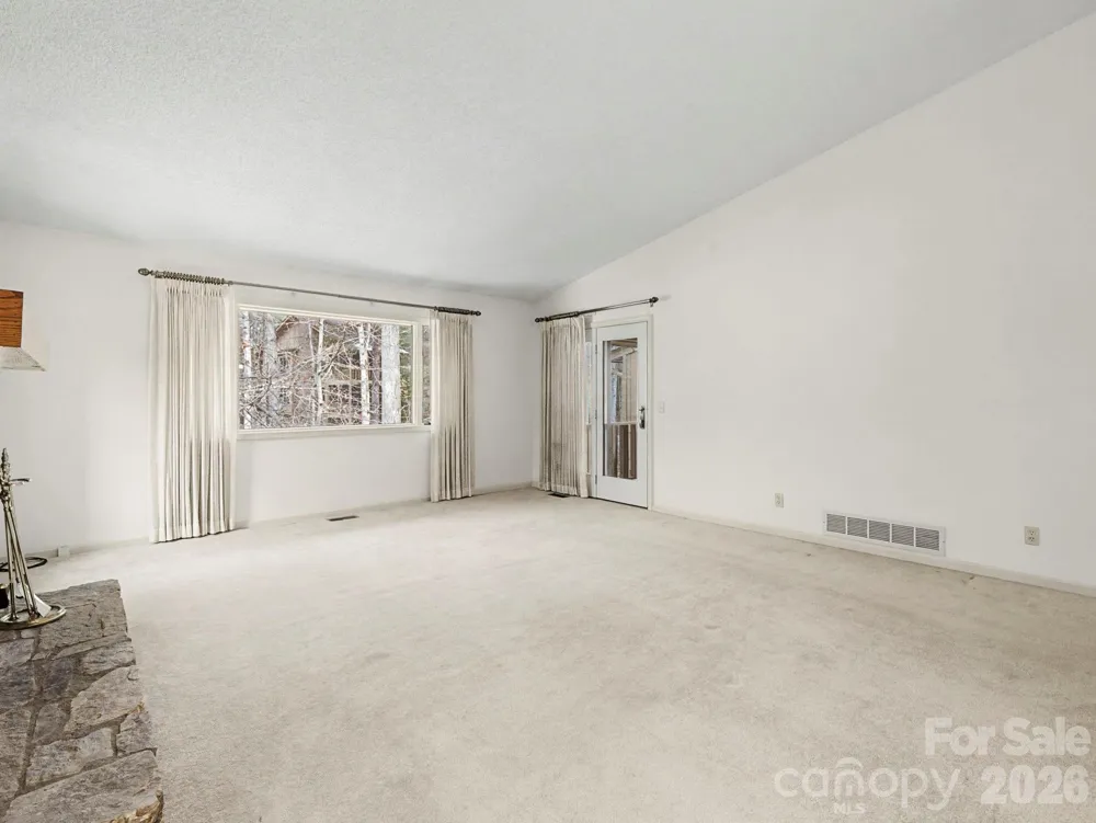 605 Red Oak Drive Hendersonville, NC 28791