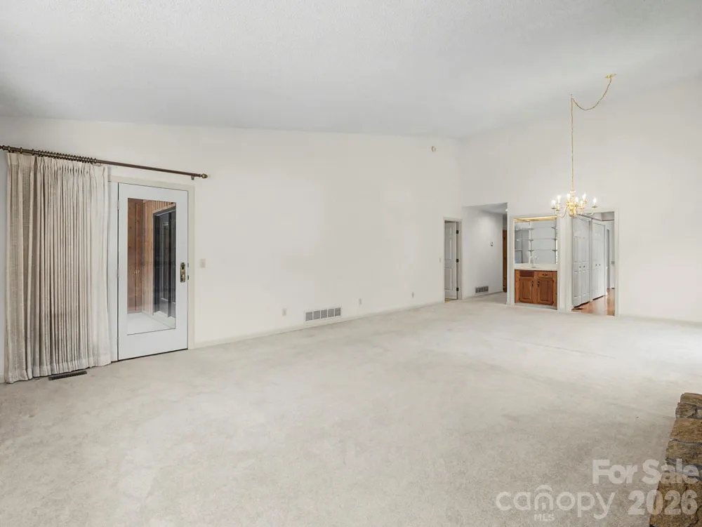 605 Red Oak Drive Hendersonville, NC 28791