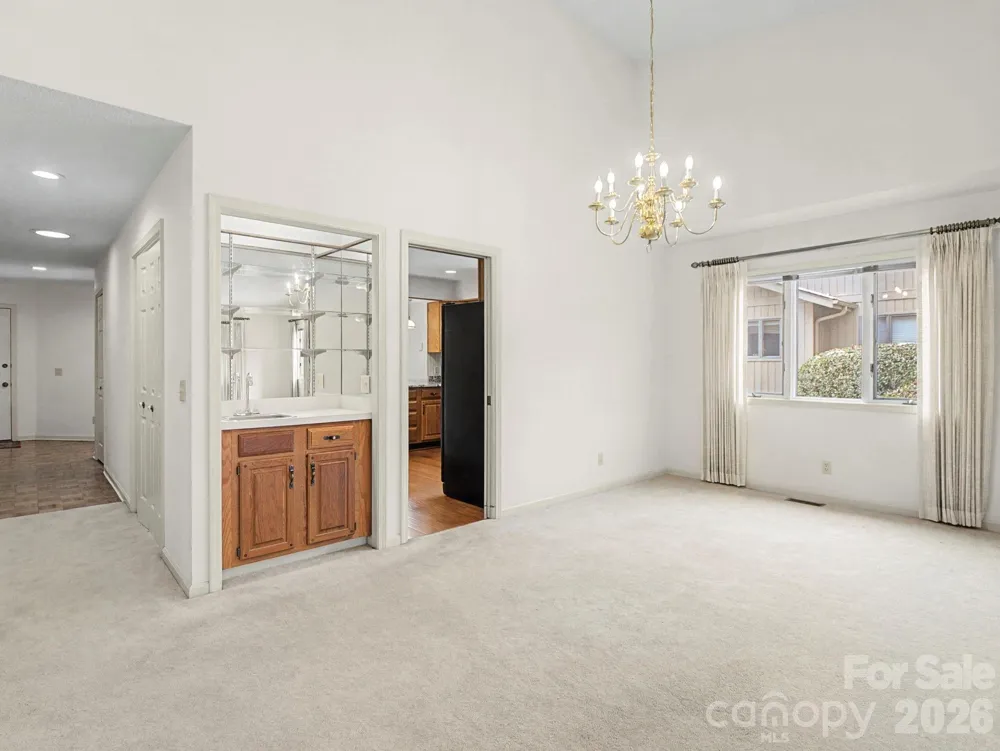 605 Red Oak Drive Hendersonville, NC 28791