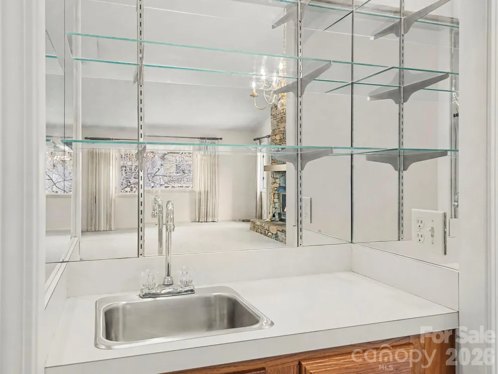 605 Red Oak Drive Hendersonville, NC 28791