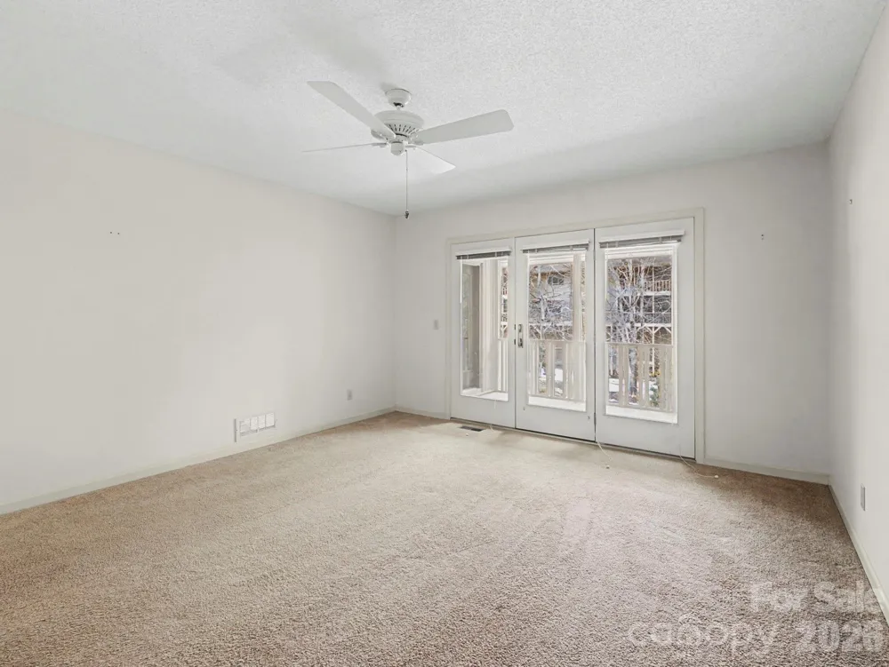 605 Red Oak Drive Hendersonville, NC 28791