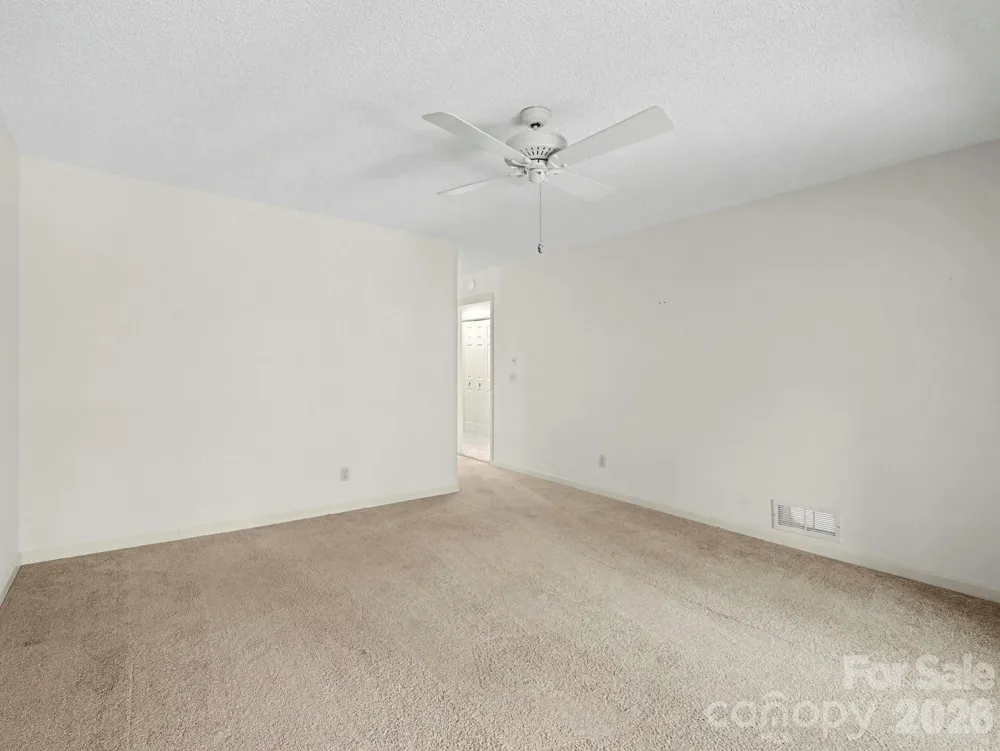 605 Red Oak Drive Hendersonville, NC 28791