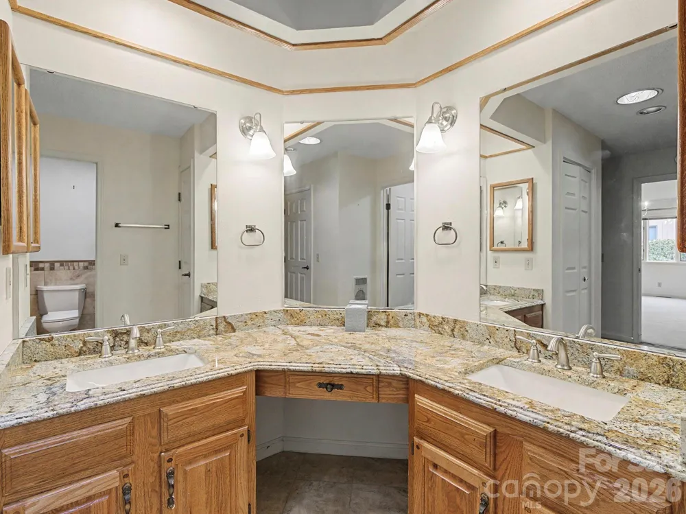605 Red Oak Drive Hendersonville, NC 28791
