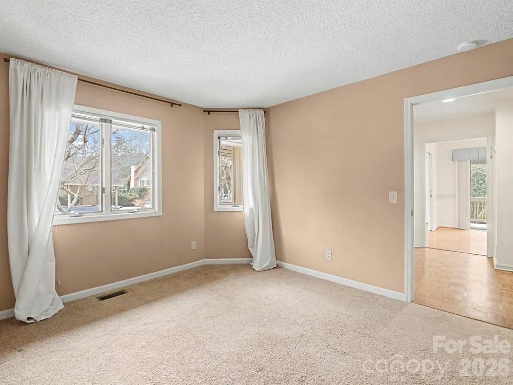 605 Red Oak Drive Hendersonville, NC 28791