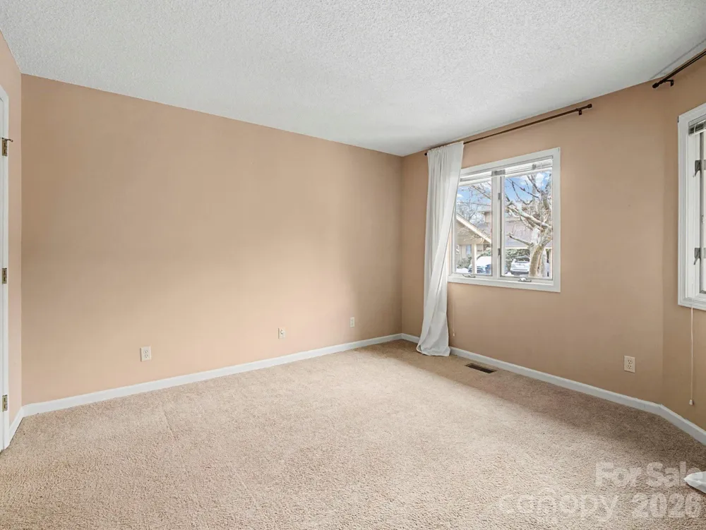 605 Red Oak Drive Hendersonville, NC 28791