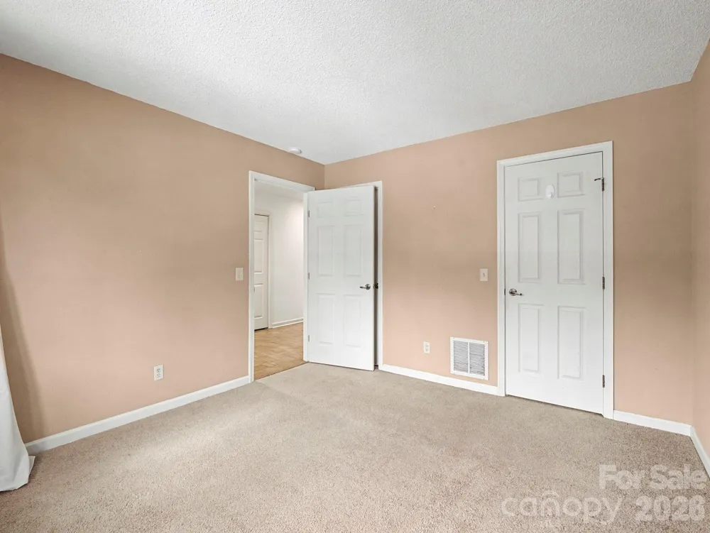605 Red Oak Drive Hendersonville, NC 28791