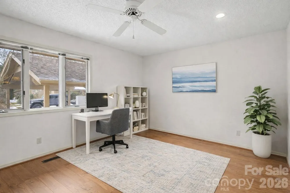 605 Red Oak Drive Hendersonville, NC 28791