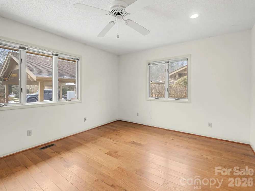 605 Red Oak Drive Hendersonville, NC 28791