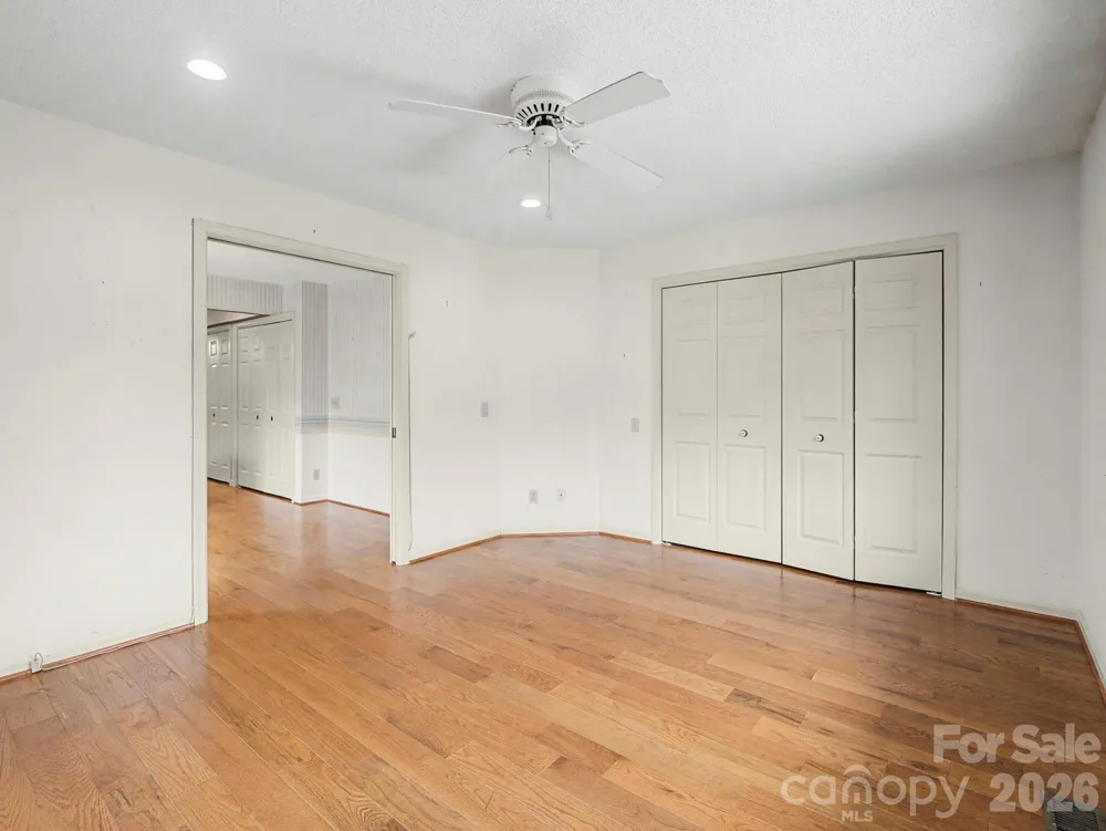 605 Red Oak Drive Hendersonville, NC 28791