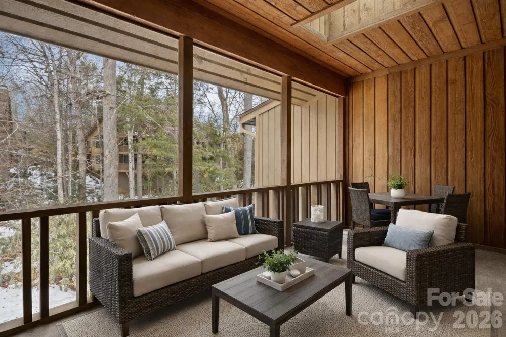 605 Red Oak Drive Hendersonville, NC 28791