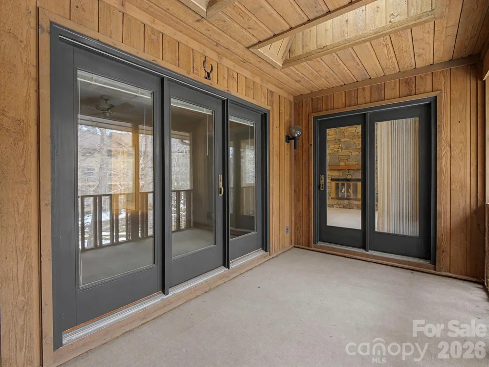 605 Red Oak Drive Hendersonville, NC 28791