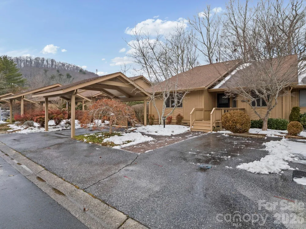 605 Red Oak Drive Hendersonville, NC 28791