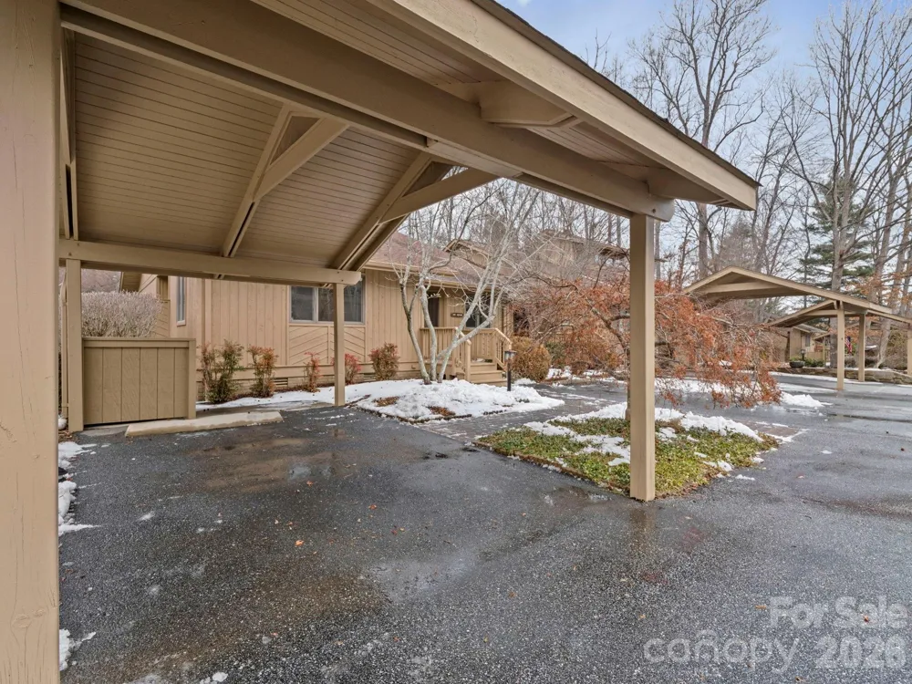 605 Red Oak Drive Hendersonville, NC 28791