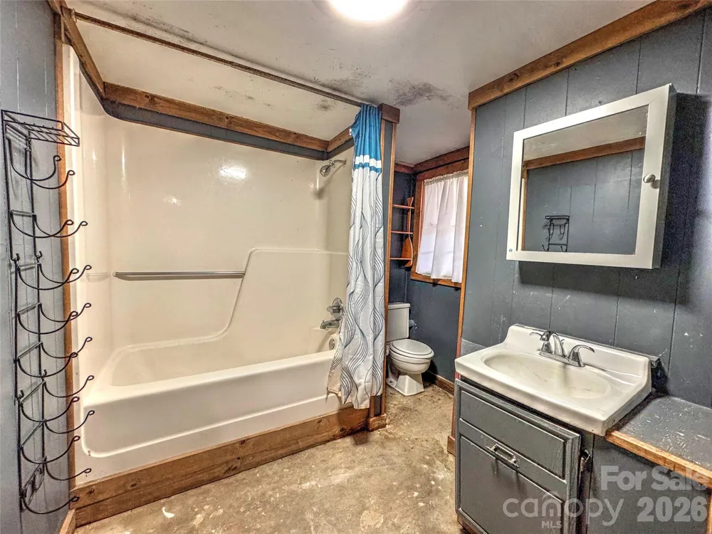 1101 Otter Creek Road Topton, NC 28781