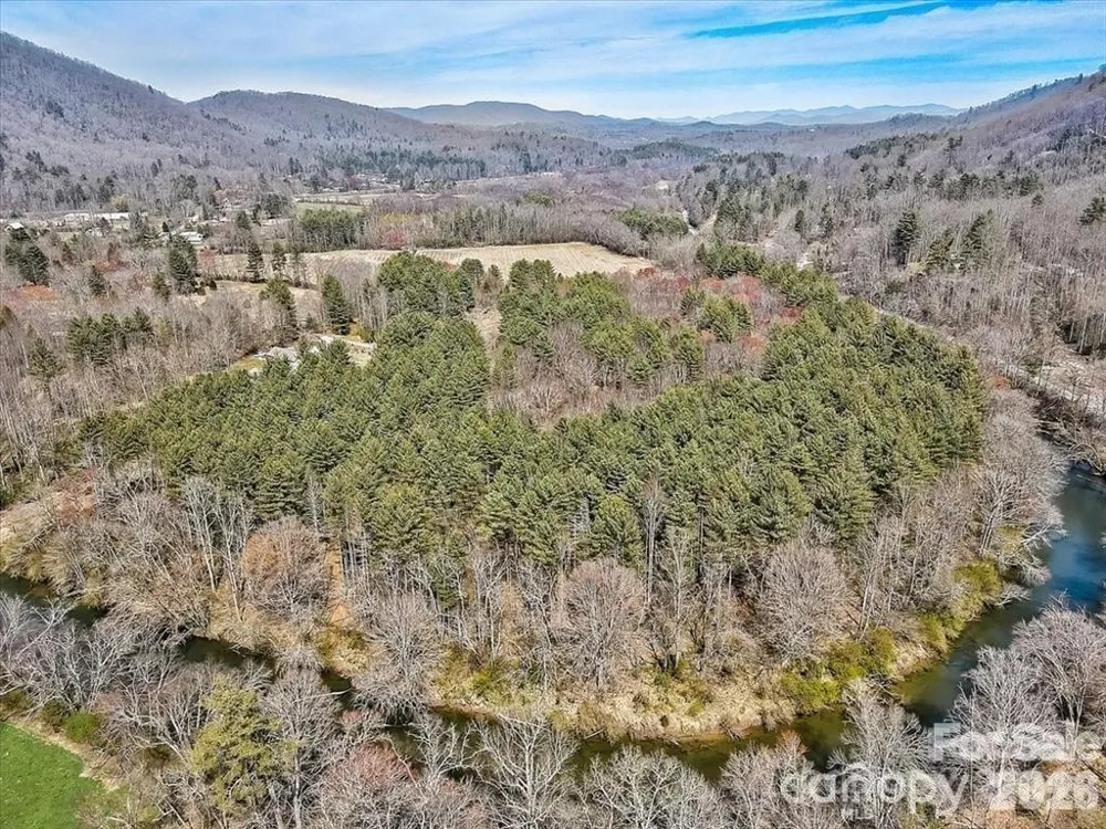 000 Valley Green Drive Penrose, NC 28768