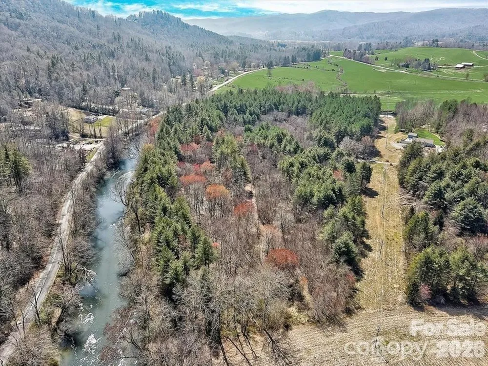 000 Valley Green Drive Penrose, NC 28768