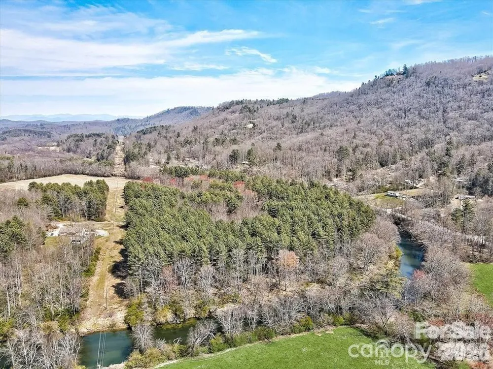 000 Valley Green Drive Penrose, NC 28768