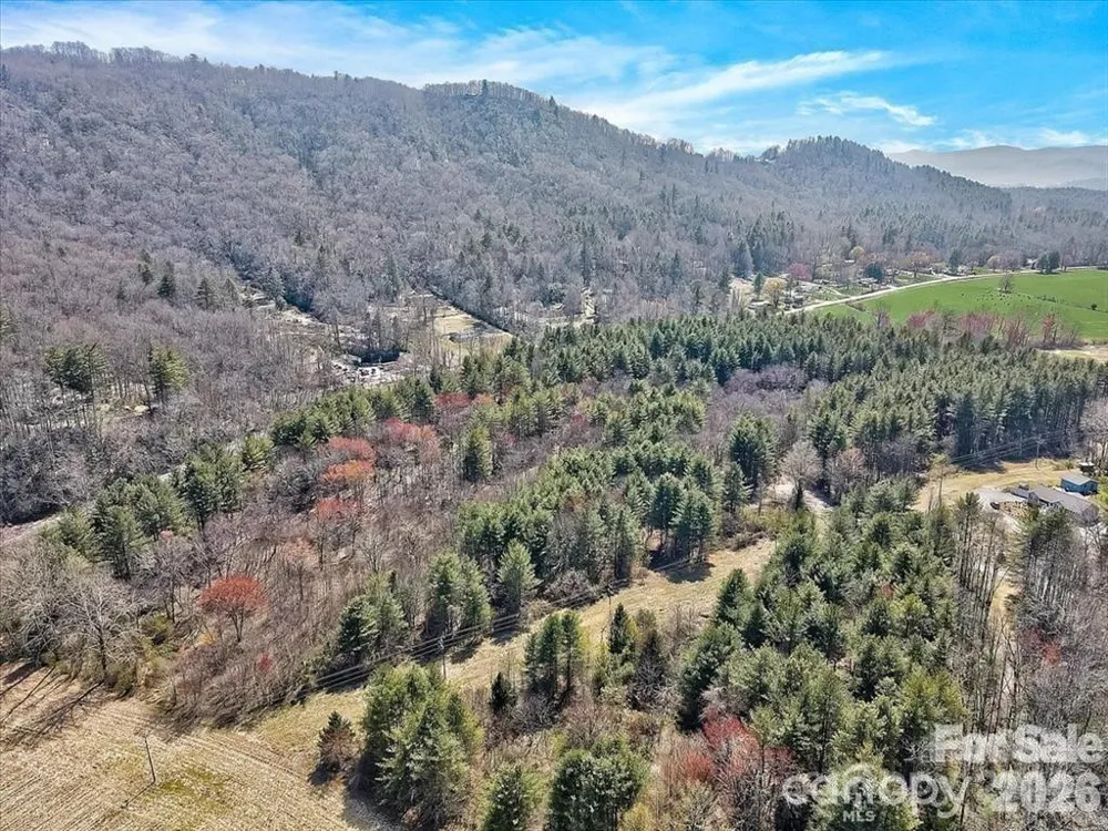 000 Valley Green Drive Penrose, NC 28768