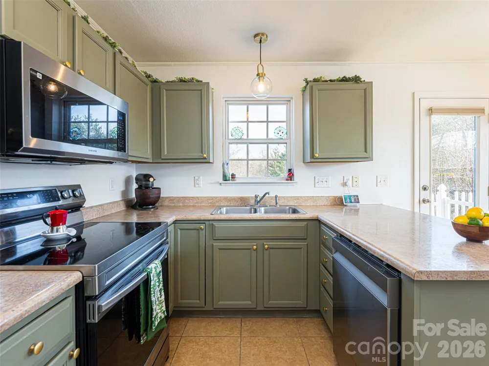 93 Sunny Meadows Boulevard Arden, NC 28704