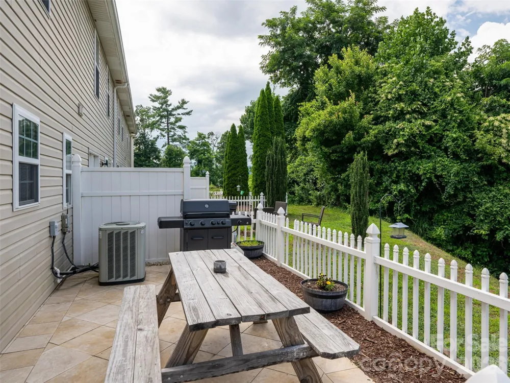 93 Sunny Meadows Boulevard Arden, NC 28704