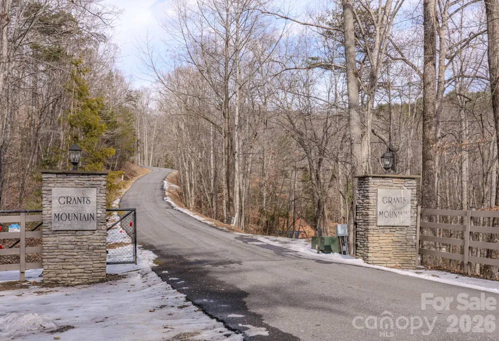 2724 Mountain Crest Drive S #75 Marion, NC 28752