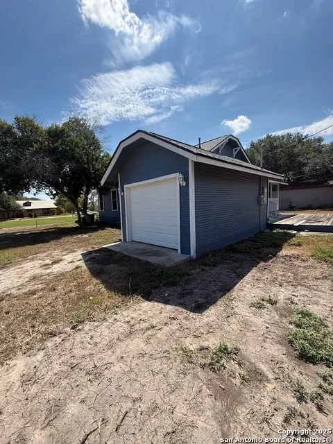 708 s 7th street Kenedy, TX 78119