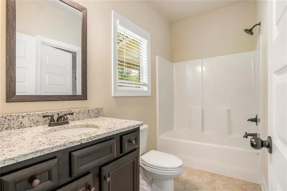 381 Homestead Circle Forsyth, GA 31029