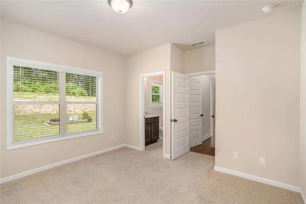 381 Homestead Circle Forsyth, GA 31029