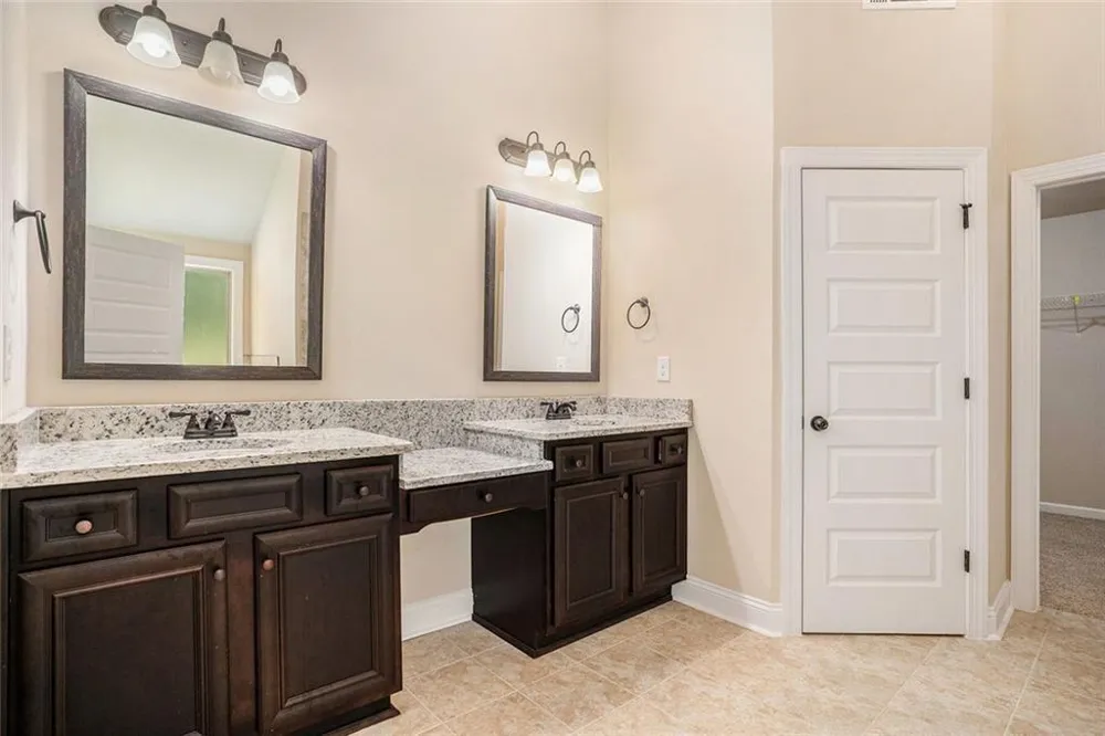 381 Homestead Circle Forsyth, GA 31029