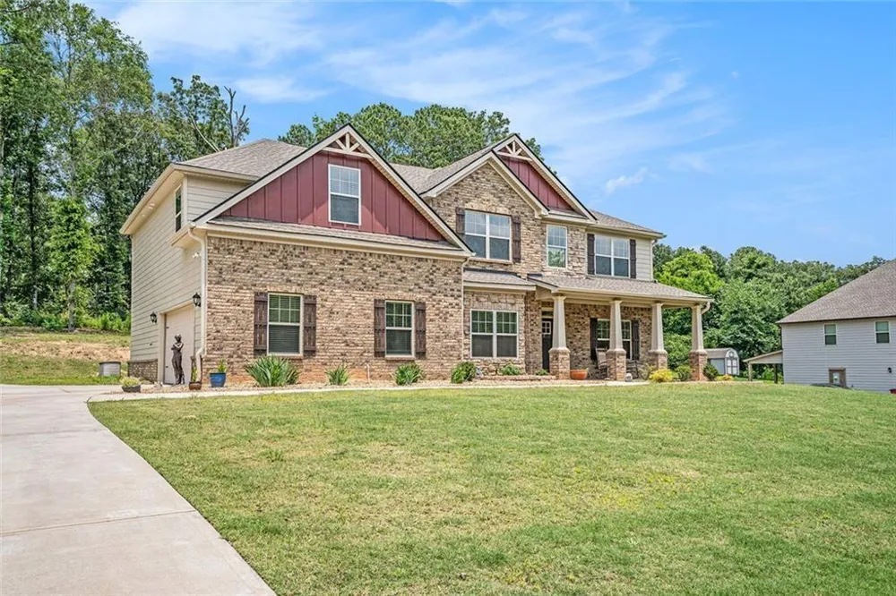 381 Homestead Circle Forsyth, GA 31029