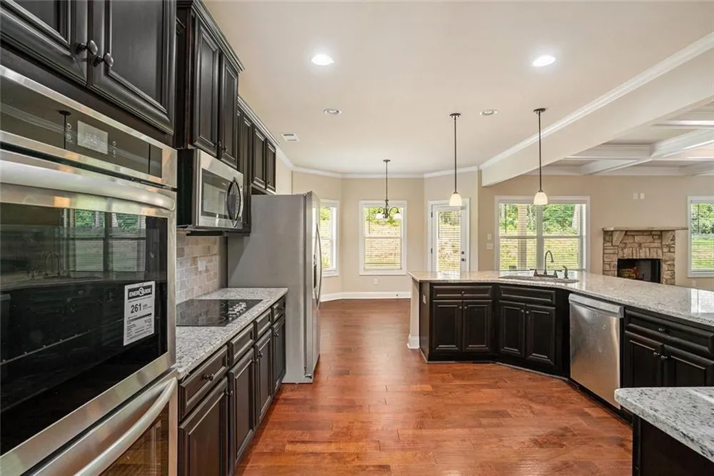 381 Homestead Circle Forsyth, GA 31029