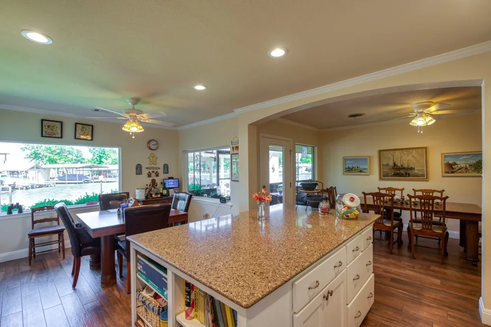 213 Lakeview Sunrise Beach, TX 78643