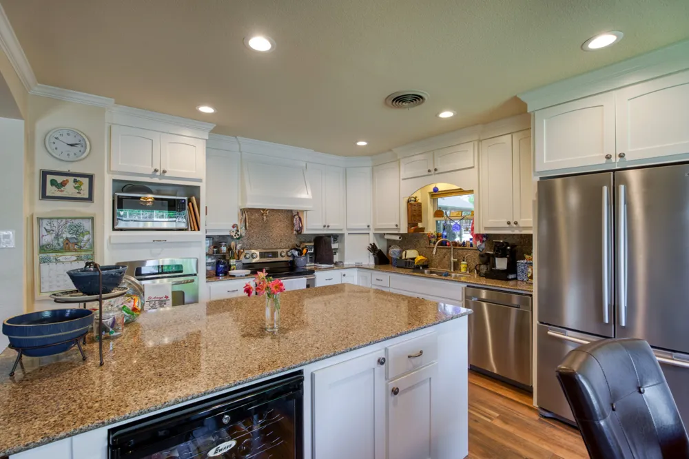 213 Lakeview Sunrise Beach, TX 78643