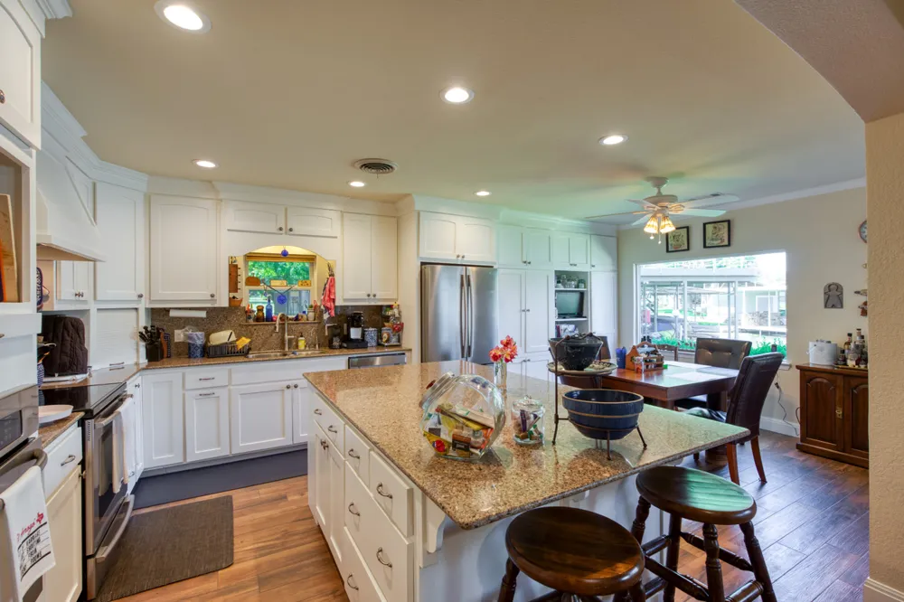 213 Lakeview Sunrise Beach, TX 78643