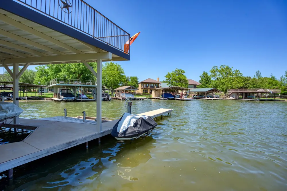 213 Lakeview Sunrise Beach, TX 78643