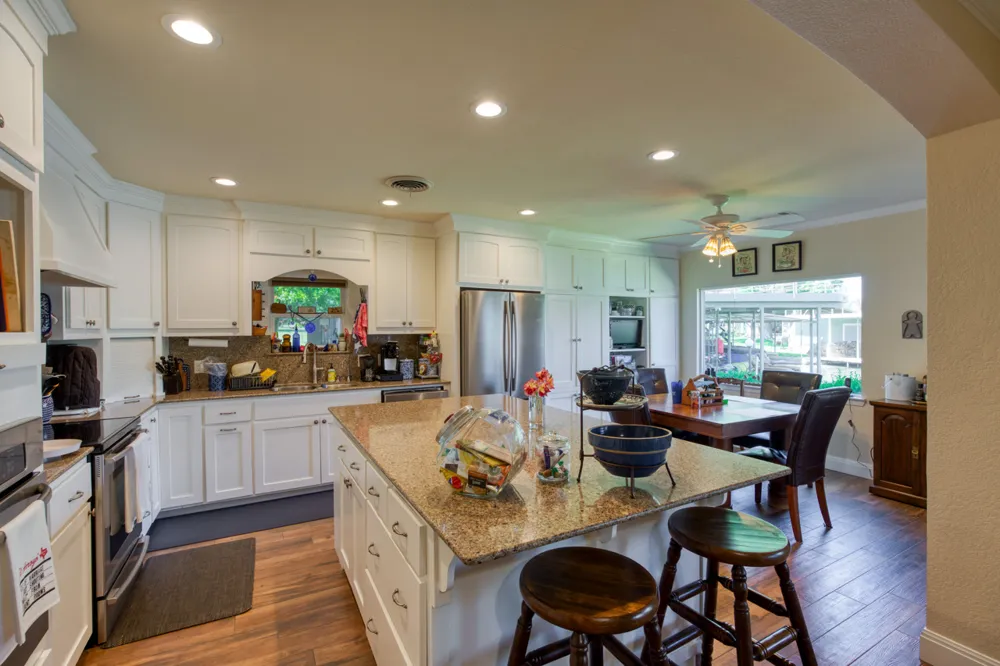 213 Lakeview Sunrise Beach, TX 78643